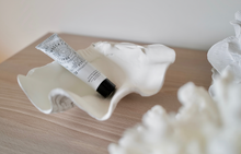 Load image into Gallery viewer, Faux Ruffled Clam - 24cm