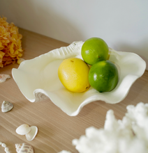 Load image into Gallery viewer, Faux Ruffled Clam - 23cm
