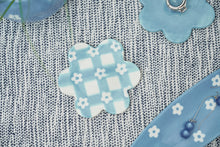 Load image into Gallery viewer, Ceramic Blue Daisy Trinket Dish
