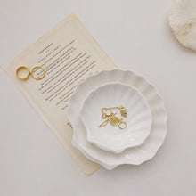 Load image into Gallery viewer, Tulum Seashell Dish
